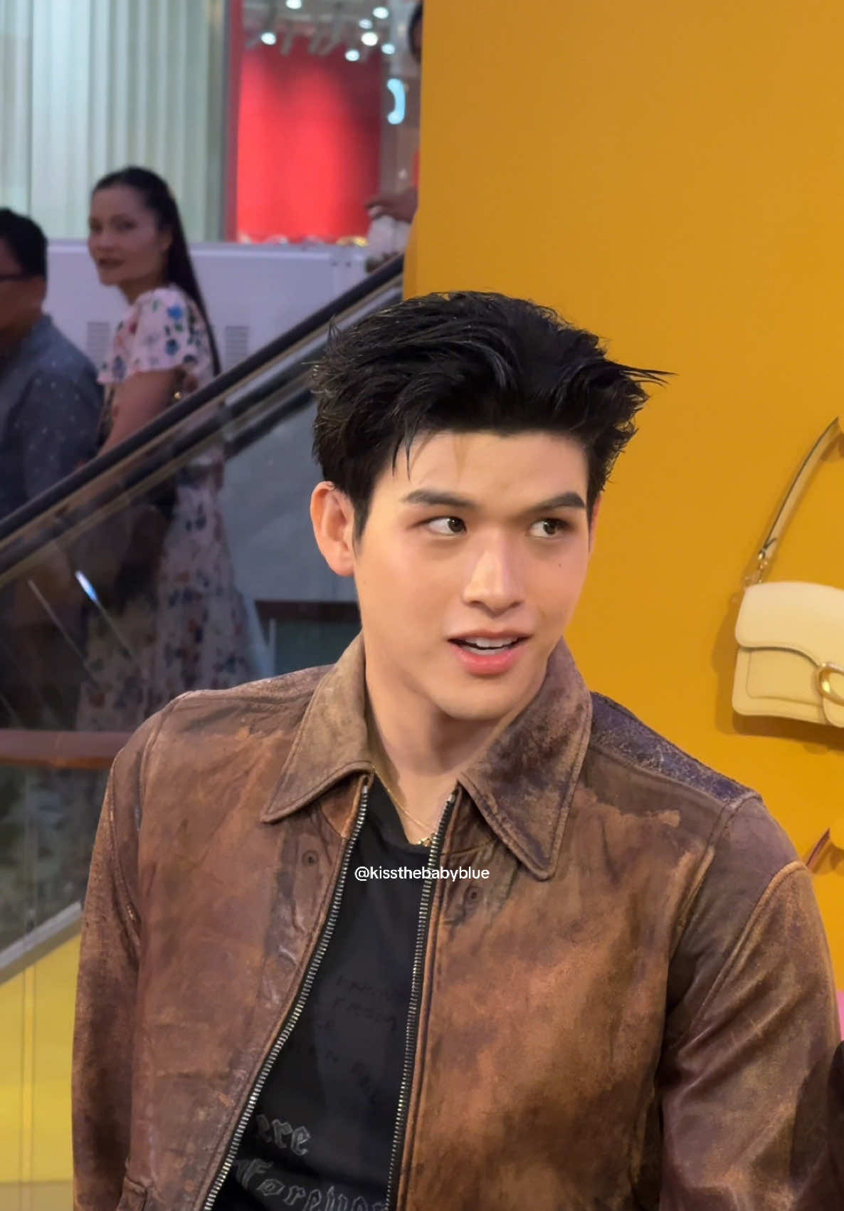 ผู้ชายที่หล่อขนาดนี้ เป็นของใครคะหนู ꒰ #skywongravee @skywongraveee ☁️