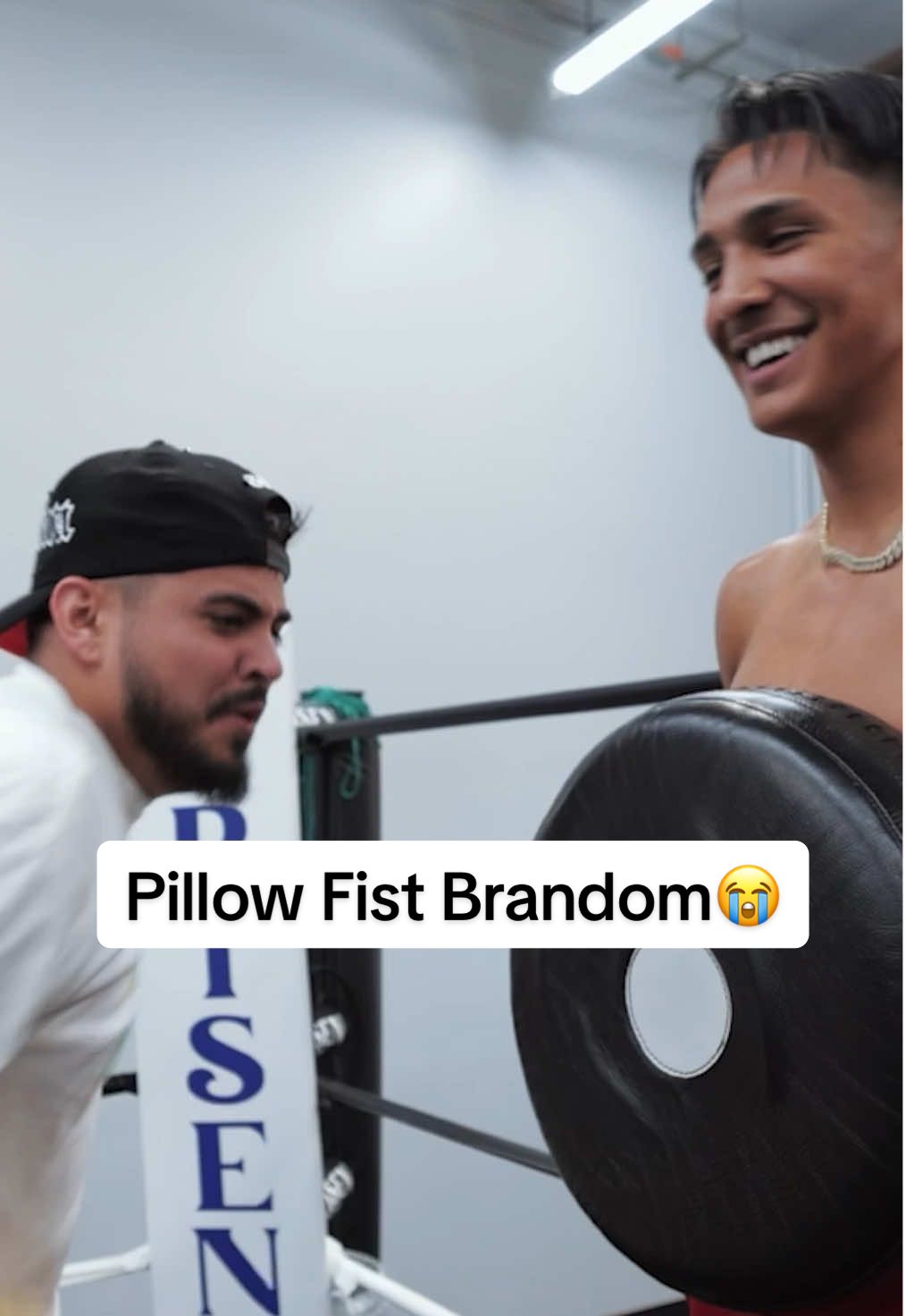 Pillow Fist Brandom😂 #boxing #punches #latinos #sparring #funny 