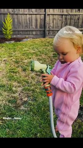 😂😂😂  #baby  #funnybabiesoftiktok #funnybaby #bebeheureux #babywithdaddy #funny #videodroles #funnyvideostolangh #funnytiktoks #videofourire #videoàmourirderire #enfantheureux #enfantsheureux #bébédrole #bébés 