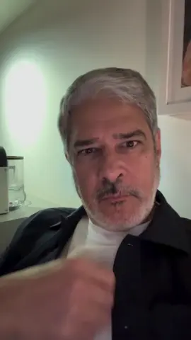 #WilliamBonner avisando que fará uma live às 18h.  #jornalnacional #globo 