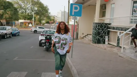Olá, Seja bem-vindo à nossa loja é um prazer tê-lo como cliente! Fique à vontade para ver e escolher os produtos que estão na nossa página, qualquer dúvida é só perguntar.Estamos Situados em Cabo Verde na Praia (Centro comercial Lidia de Abrão, sucupira, rampa ponta belém, frente shopping cidade riba de morabi 1 andar na fogo Santa filomena lado pizzaria oi  contacto WhatsApp 9260923 Site King store :https://www.kingstoremor.com/