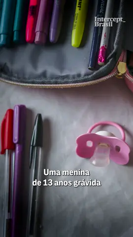 Adolescente de 14 anos sofreu pressão e enfrentou ação judicial para barrar seu acesso ao aborto – que era legal, já que era fruto de estupro. O caso expõe como atua a associação privada Rede Nacional em Defesa da Vida e da Família, que promete ajuda e afirma que tem uma equipe multidisciplinar para acolher as mulheres, contrariando o que chama de “falácia feminista” de que o movimento pró-vida se importa apenas com o útero. Mas não foi o que aconteceu: hoje, a família enfrenta dificuldades financeiras e sequelas emocionais.