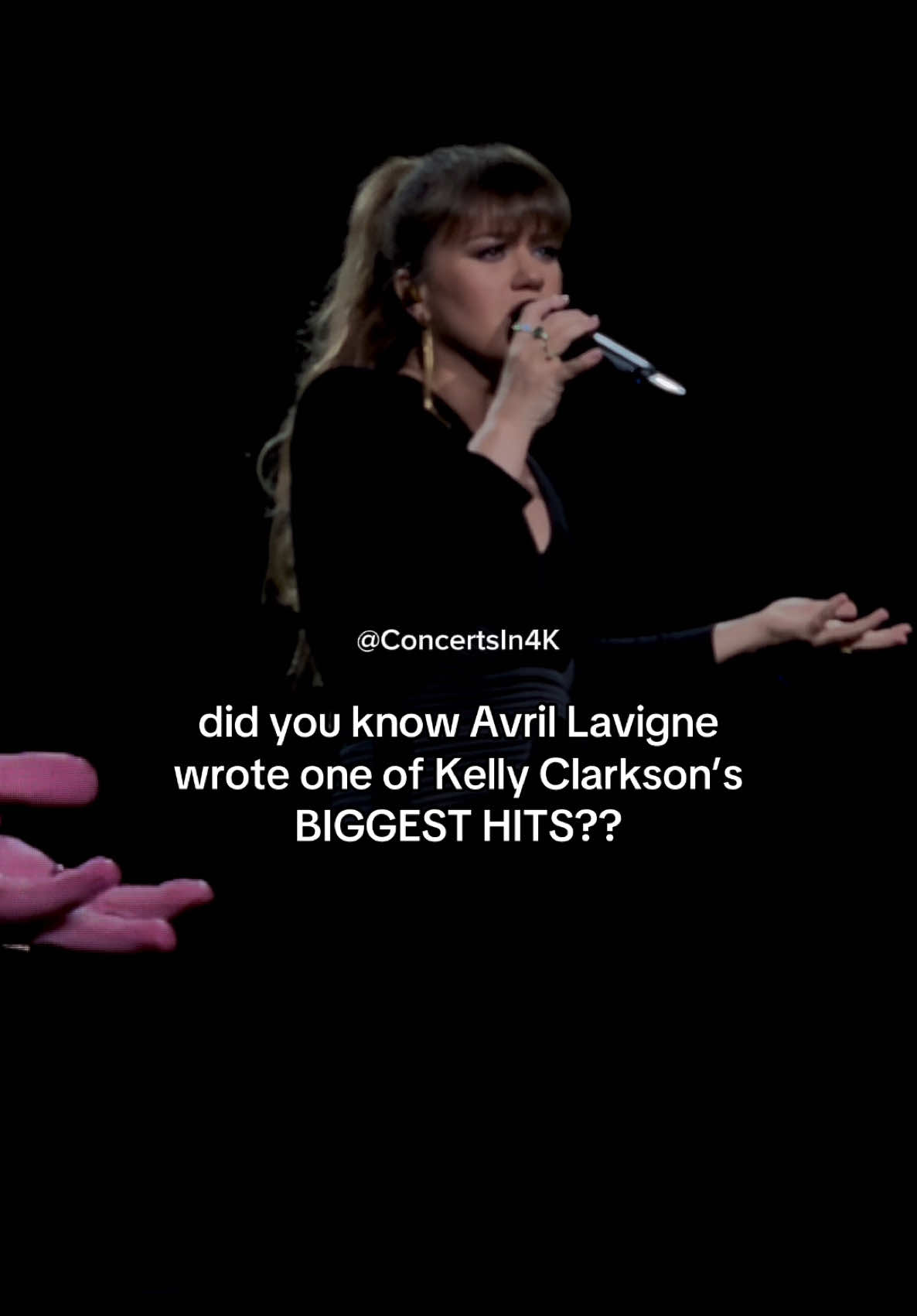 Do you know Avril Lavigne wrote one of Kelly Clarkson’s BIGGEST HITS?? @kellyclarkson @Kelly Clarkson Show  #kellyclarkson #kellyclarksonshow #kellyclarksoncover #kellyclarksonbecauseofyou #kellyclarksonconcert #kellyclarksonfan #kellyclarksonsong #kellyclarksonfans 