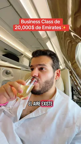 El avión comercial más grande del mundo ✈️ Vuelo en clase ejecutiva de Emirates 🇦🇪😎 Una experiencia de LUJO. #emirates #businessclass #viajes #viajando #viajero  