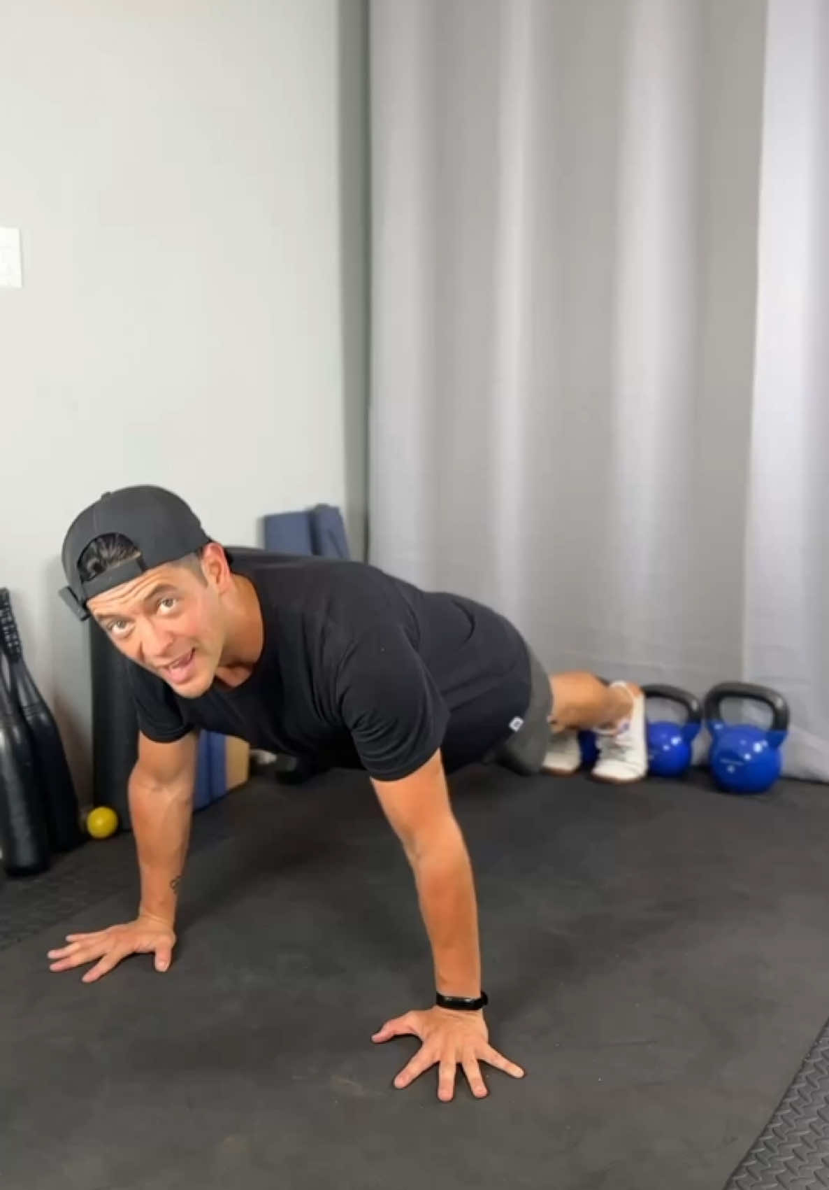 Can you push your own body weight? You should. It’s one of the most important movements for real-life strength—like getting up off the ground in an emergency. Here’s how to build your push-up power: • Start with wall push-ups or knee push-ups • Add planks to build core strength and endurance • Make it harder by slowing down the tempo • Try narrow push-ups to target your triceps • Use momentum if needed—drop down and pop up! • Warm up first: wrist rolls + shoulder circles • Got wrist pain? Use parallettes for a neutral grip Don’t worry if you can only do a few at first. Rest 30–90 seconds, then go again. You’ll get stronger with every rep. Keep pushing! #mobility #yoga #alejandromatiasfit #functionaltraining #mobilitytraining 