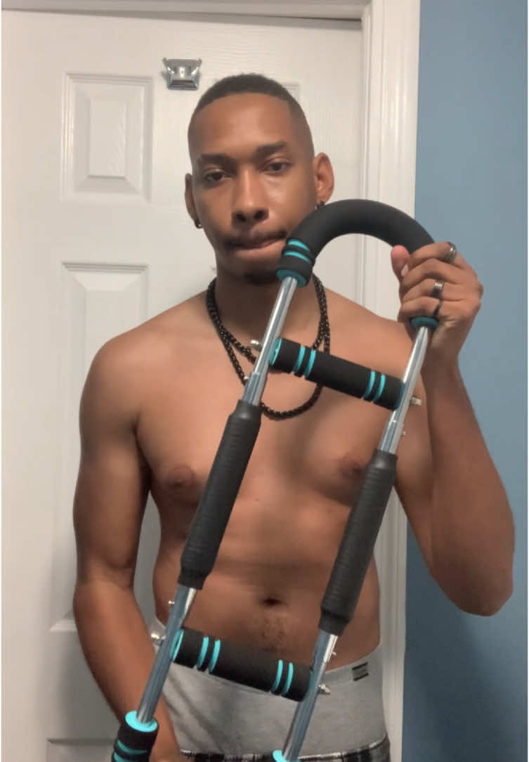 If you have man boobs this chest clip can help you get rid of them #workout #chestworkouts #chestworkoutathome #homeworkout #gyno 
