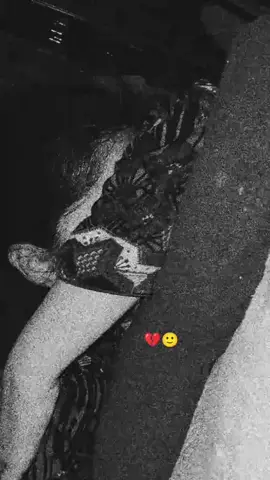 jo tumhe rota hua chhod ke so sakta hai❤‍🩹😭 #sad_life  #sadpoetry #virlvideo #edits #editor #edting #foryou #triendingvideo #hashtag #stylo_girl4 #foryoupage #virlvideo #unfreezemyacount @🥀M ♡ A🥀 @🫀Annu.Ka.Hun🫀  @TiktokPakistanOfficial 