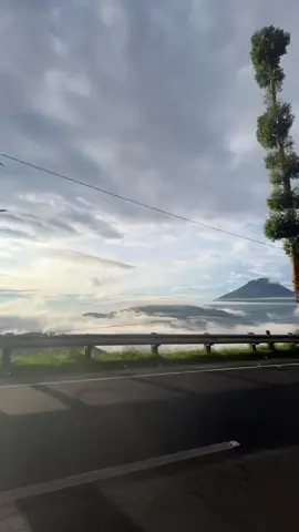 Vibesnya candu banget kan kawan #fyp #fypシ゚ #viral #capcut #wisataalam #munculberanda #foryoupage #dieng #4u #jatenghits #lautanawan 