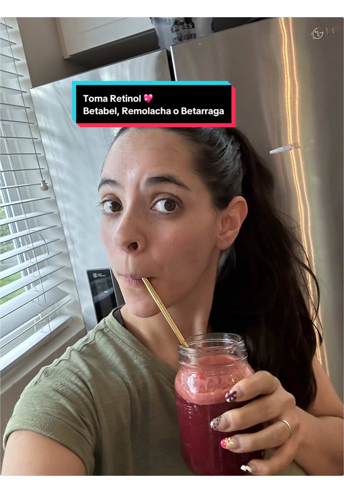 ✨Receta detox que tu cuerpo te va a agradecer 🙌 Prepara esta bebida con betabel, zanahoria, jengibre y manzana verde para darle un boost a tu energía, cuidar tu piel y fortalecer tu sistema inmune 💪🍏🥕💜 Sabe delicioso y es súper fácil de hacer 😍 #RecetaSaludable #DetoxNatural #JugoVerde #VidaSana #BebidasSaludables #JengibreLover #TikTokSaludable