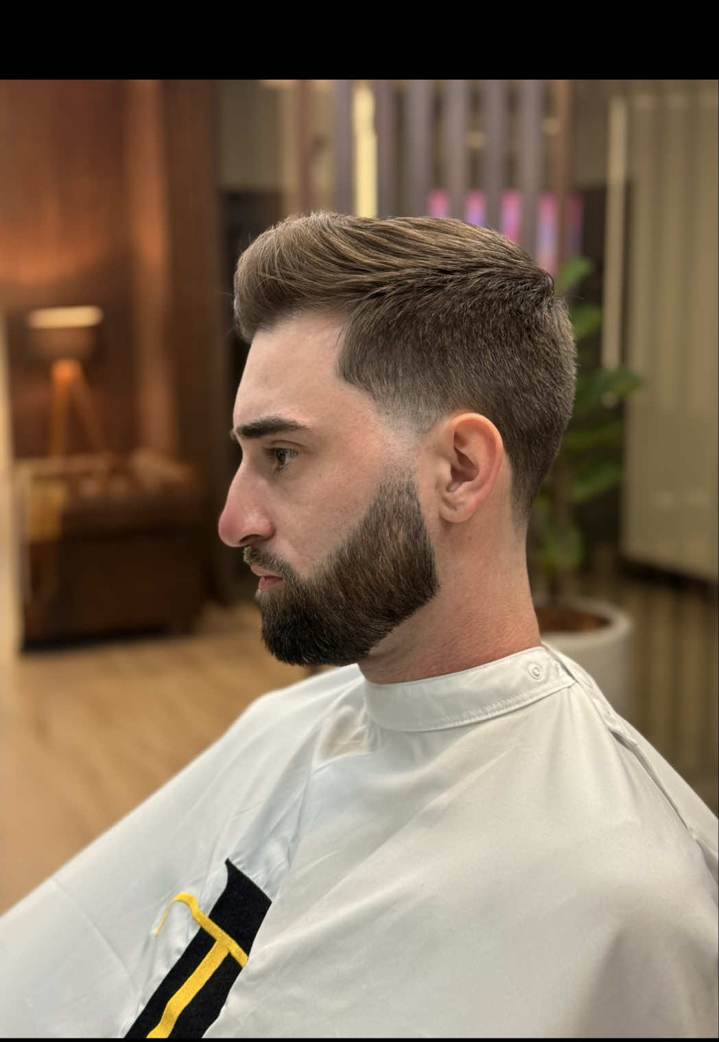 Veja como fazer a conexão ideal entre cabelo e barba no taper fade — acabamento limpo e valorizando o visual completo. #barba #cabelo #bigode #taperfade #americanstyle #barbeariatomazi #barbeariatomazilajeado #unidade300