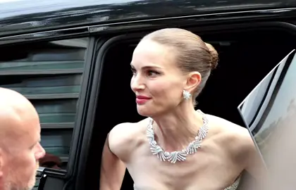 Cannes festival film 16 May 2025 Natalie Portman monté de marches #natalieportman 