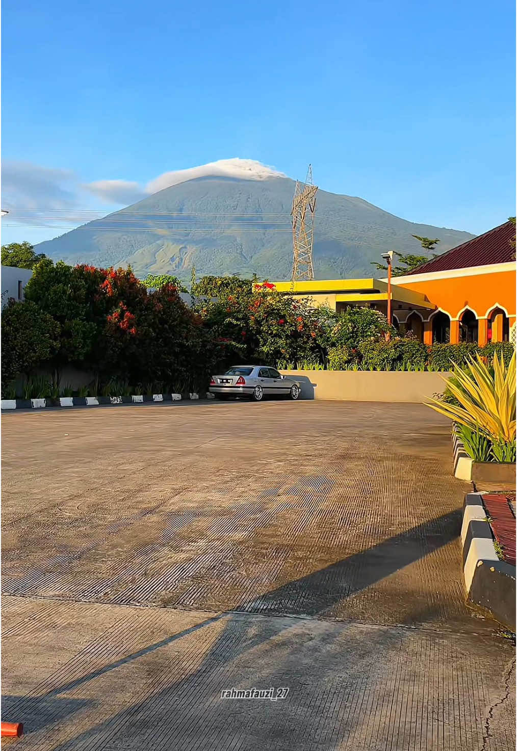 Salah satu pom bensin tercantik di Kuningan🍃 #CapCut #fyppppppppppppppppppppppp #fyp #fypシ゚ #gunung #alam #beranda #xybca #kuninganjawabarat #kuningan #mandirancan #jawabarat #views #kuninganjabarhits 