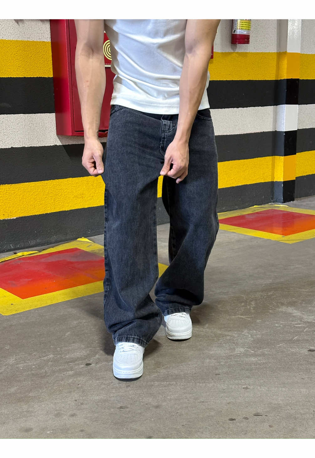 CALÇA BAGGY JEANS STONE BLACK.  DISPONÍVEL DO ( 38 ATÉ 48 )  -COMPRE PELO SITE ⬇️ WWW.BMSTORE044.COM.BR  AV 7 DE SETEMBRO 243, CENTRO - ALTONIA, PR  -PRODUTOS ORIGINAIS ⚡️ - A MELHOR LOJA EM MODA STREETWEAR 🥷 -ENVIAMOS PARA TODO O BRASIL 🇧🇷 #streetwear #skate #outfit #modastreetwear #modamasculina #calcajeans #calcasmasculinas #calcasbaggy #outfitideas #moletomstreetwear #inverno #calcabalao 