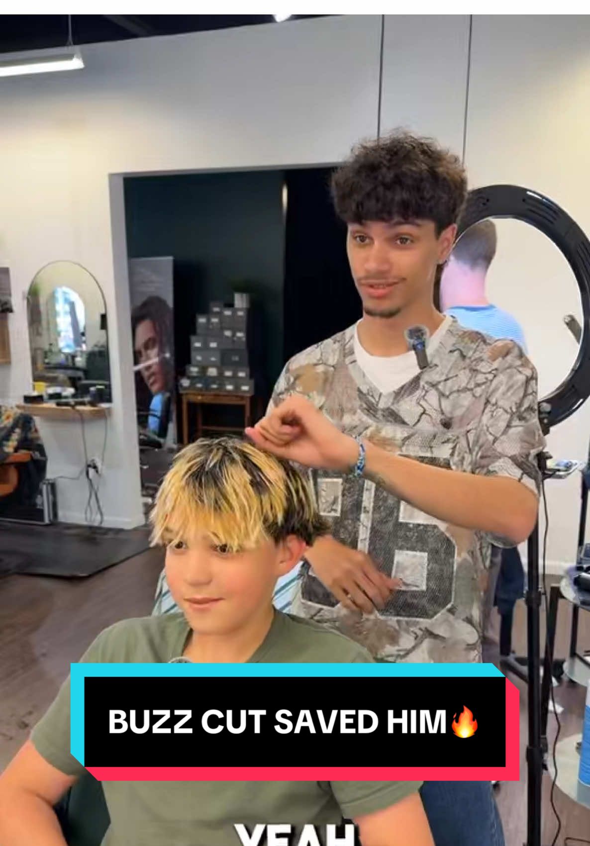 My guy said he wanted to BUZZ IT ALL😱 Was that the move or did he get cooked⁉️ • Springfield, MO | Link in bio to book  • #springfieldmobarber #barber #haircut #connorcutz #buzzcut #downtownspringfieldmo 