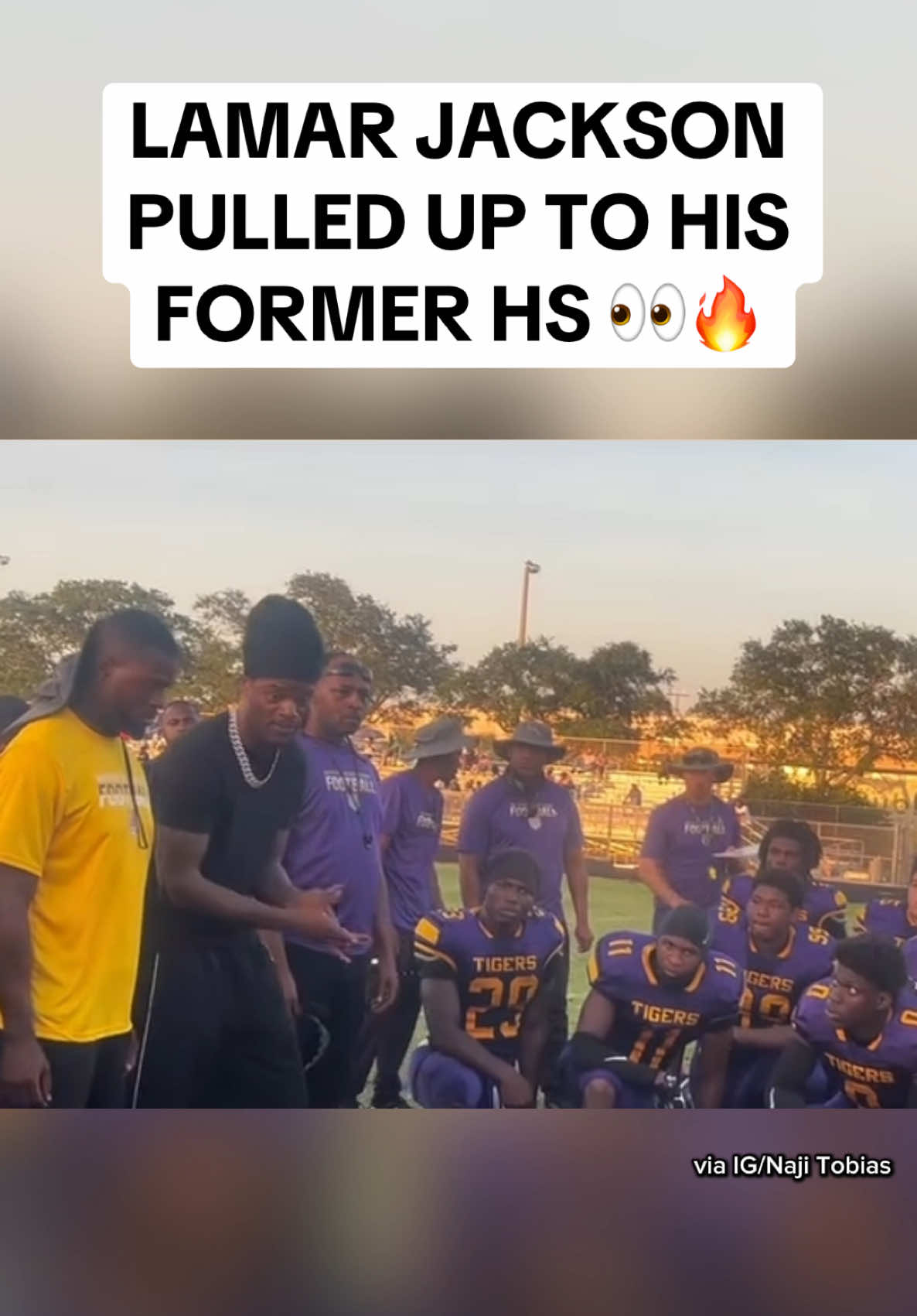 Lamar Jackson showed up to Boynton Beach HS’ spring game. 👀💯 @new_era8  LJ spoke to football players at his alma mater. (via IG/najitobias) #football #nfl #lamarjackson #broward #boyntonbeach #highschool #hsfootball #highschoolfootball #lj #browardcounty #southfloridafootball #sports #baller #athlete #quarterback