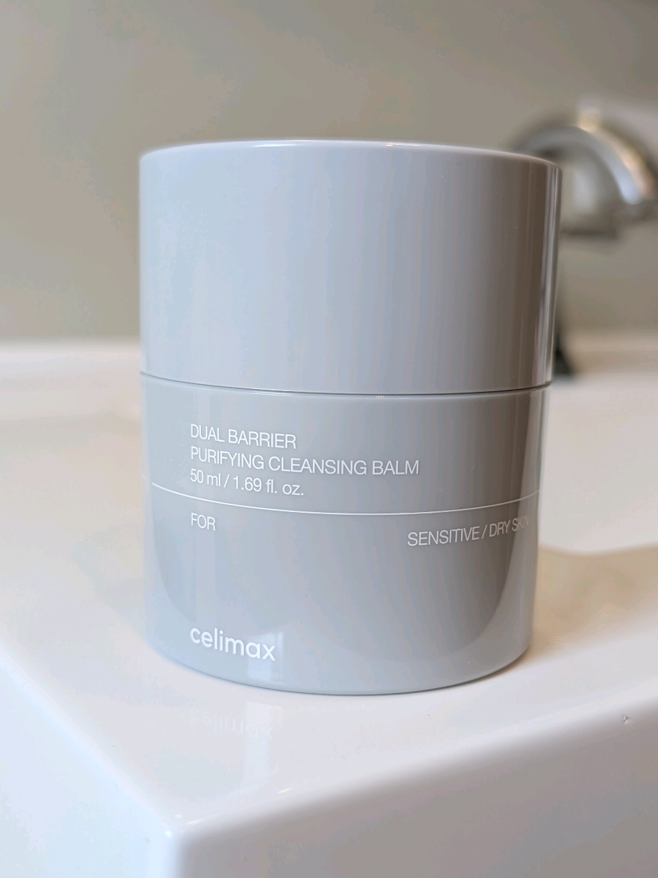 I’m honestly so impressed by the @celimax.global  Dual Barrier Purifying Cleansing Balm! It passed every test I threw at it! even the most stubborn and famous lip tint! Formulated with ceramides, it gently melts away waterproof makeup while leaving my skin feeling clean and nourished. Perfect for daily use, plus the grind-up container makes every bit count. Definitely a new favorite in my routine! @celimax US Store  #CleansingBalm #SkincareReview #celimax #MakeupRemover #KBeauty #DoubleCleansing #SkincareThatWorks #cleanbeautybrand 