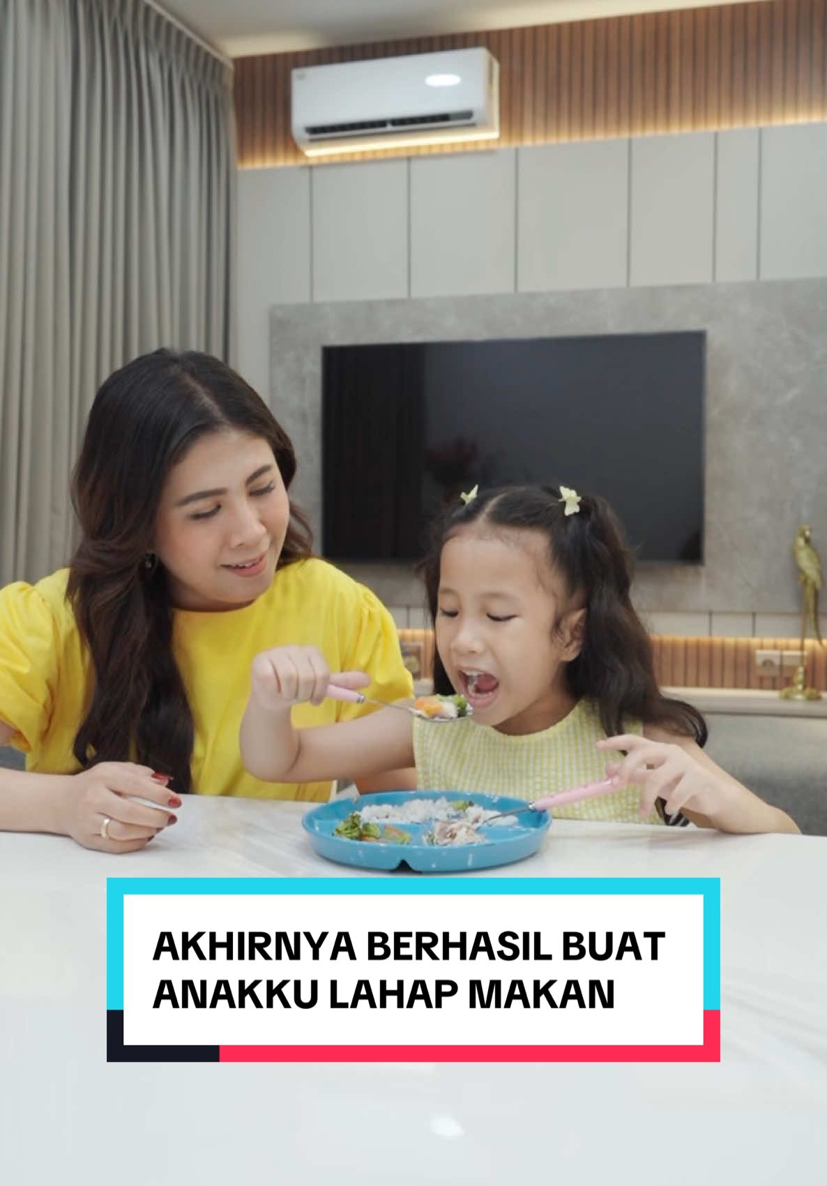 Anakku lagi lahap-lahapnya makan nih moms, sehari bisa 5 kali makan. Sejak rutin minum Sohoney Jr nafsu makan Rania naik dan imunnya juga makin kuat #sohoneyjr #sohoney_jr #nafsumakananak #solusianakgtm #vitaminanak #vitaminsohoneyjr #anakmakanlahap #anaklahapmakan #maduanak @sohoney_jr @sohoneyjrindonesia 