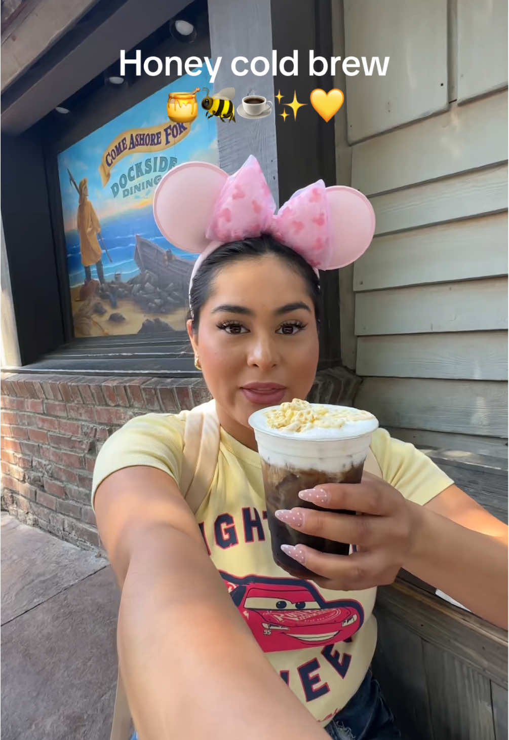 8.5/10🍯 #honey #disneyland #disneyland70 #coldbrew #tastetest #newfood #fyp 