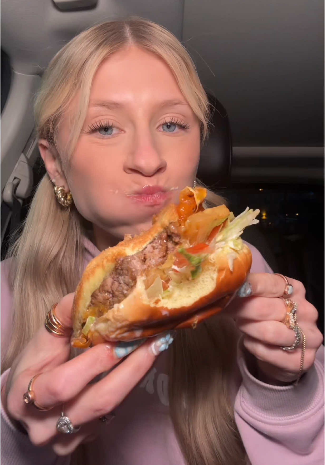 Would you eat pineapple on a burger? 🍍🍔 #redrobinburgers #redrobin #Foodie #explore #burgers @Red Robin Burgers 