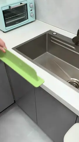 Before vs after using this sink splash guard… I’m never going back✨#tiktokmademebuyit #kitchenessentials #KitchenHacks #sinkhack #amazonkitchenfinds #kitchenmusthaves 