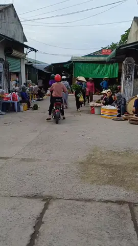 hôm nay chợ Lù nhiều bánh nha.