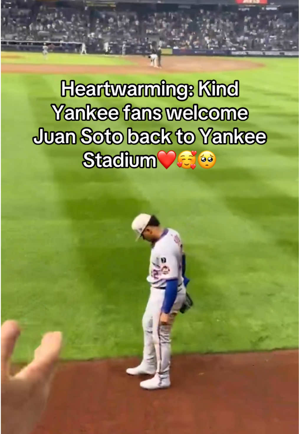 Wow, very emotional moment between Juan Soto and the Yankee fans #JuanSoto #MLB #baseball #Mets #Yankees #mlbtiktok #subwayseries #mlbtiktok 