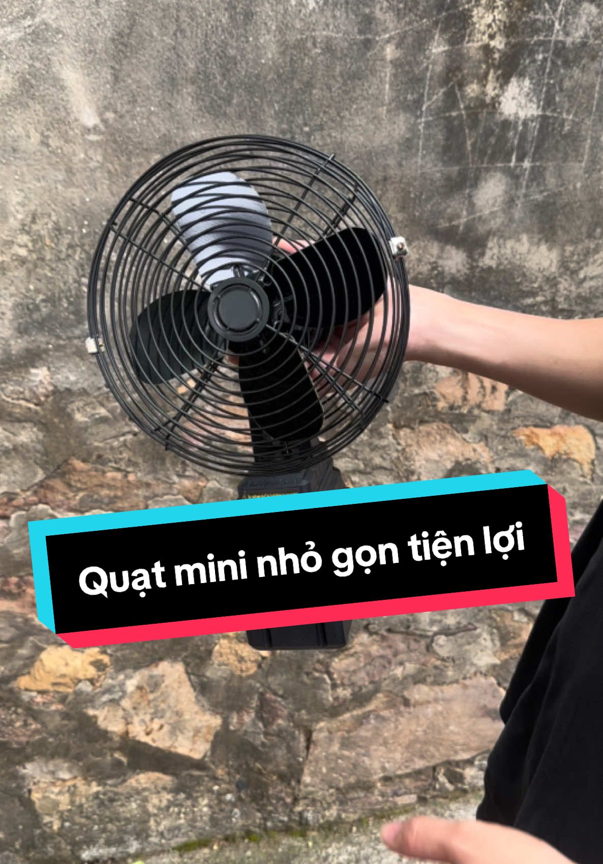 Quạg cầm tay đường kính 8inh sử dụng chân pin phổ thông lồng sắt cánh sắt #quạt #quạtpin #quatchanpinphothong #quatdungpinmaykhoan #quatdungpinmakita #quattichdien #quatmini #quatminicamtay #quạttíchđiện #quat8inch #quat8inh #quatquay #xuhuong #viral #quatcamtay #quatcamtaymini #quạt 