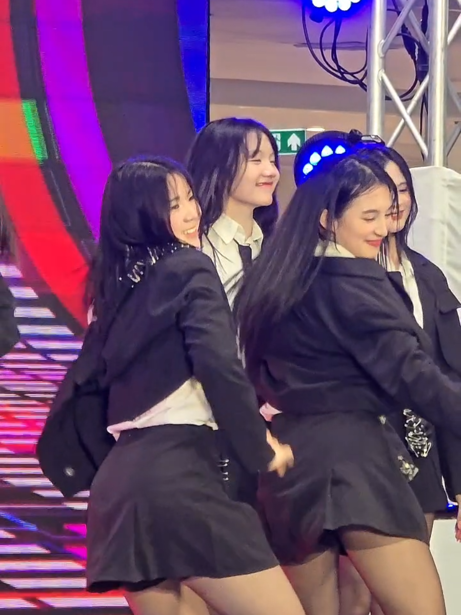 เเก๊งเด็กดื้อของจริง😅🥰🔥🤭⚠️ @janry.bnk48official  @fame.bnk48official @monét @shady  #bnk48  #monetbnk48 #meanbnk48 #famebnk48  #janrybnk48  #NemoHamoRumorTH  #tpop #viral #foryou 