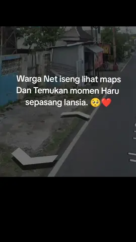 Seorang warganet di media sosial membagikan ceritanya saat ingin melihat kenangan daerah tempat tinggalnya melalui Google Maps. Saat sedang menelusuri jalan, ia tak sengaja melihat histori tahun ke tahun pasangan lansia yang tinggal di gubuk sederhana di sekitar rumahnya. Gini aja bikin banjir air mata🥲 #brandatiktok #vidioviral #moment #liriklagu #kata #qoutes #foryou 