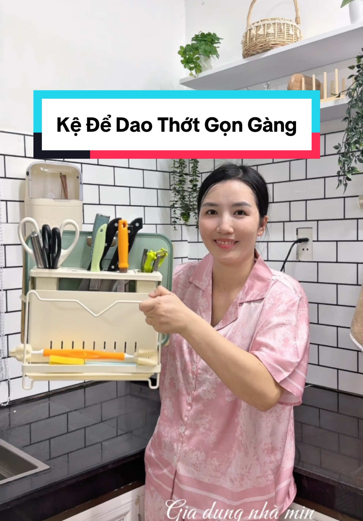 Vừa gọn gàng vừa sạch sẽ không thất lạc lại decor thêm gian bếp đẹp hơn #dcgr #meminhmin #giadung #decor #giadungtienich 