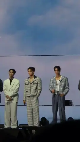 sawatdi krub Dunk na krub sawatdi krub Joong krubbb #LOLFanFest2025D1 #LOLFanFest2025 #joongdunk #joongdunkisreal #joongdunk🥑🐱 #joongdunk😍 #dungjang #joongarchen #dunknatachai 