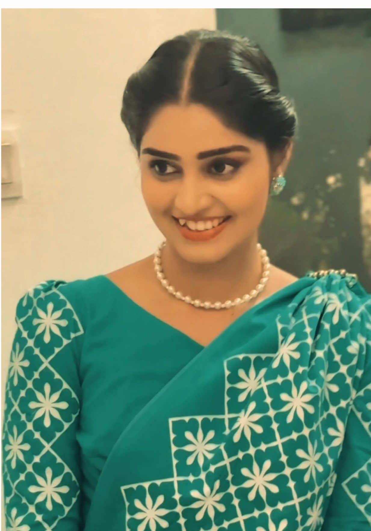 👗 @නිර්මාණ-Nirmana  #foryoupage #michelledilhara #michelledilharatiktok #fyp #fyyyyyyyyyyyyyyyy #sadvibes #osari #CapCut 