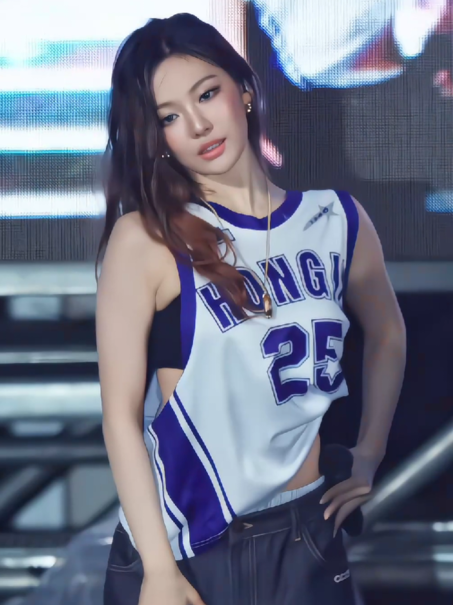 her new hair color really suits her love it💗 ||ningning fancam #ningning #fancam #fancams #kpop #fyp #trending #seu1g #viral #aespa 