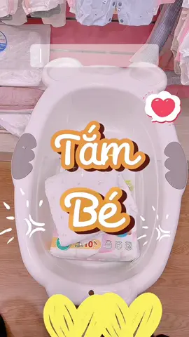 Tới giờ tắm con các mom ơi 💦 #tambe #mevabe #babymallvn #mevabesosinh #sosinh 