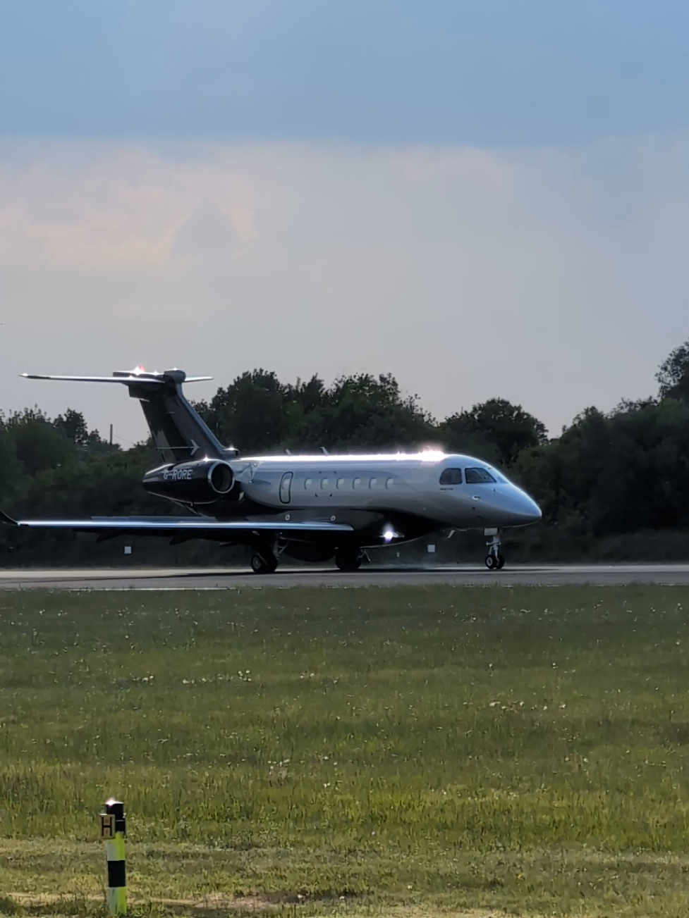Flexjet Embraer Praetor 600 touching down from Basel, Switzerland Runway 05L 🇨🇭 #manchesterairport #planespotting #fyp #viralvideos #switzerland #aviation 