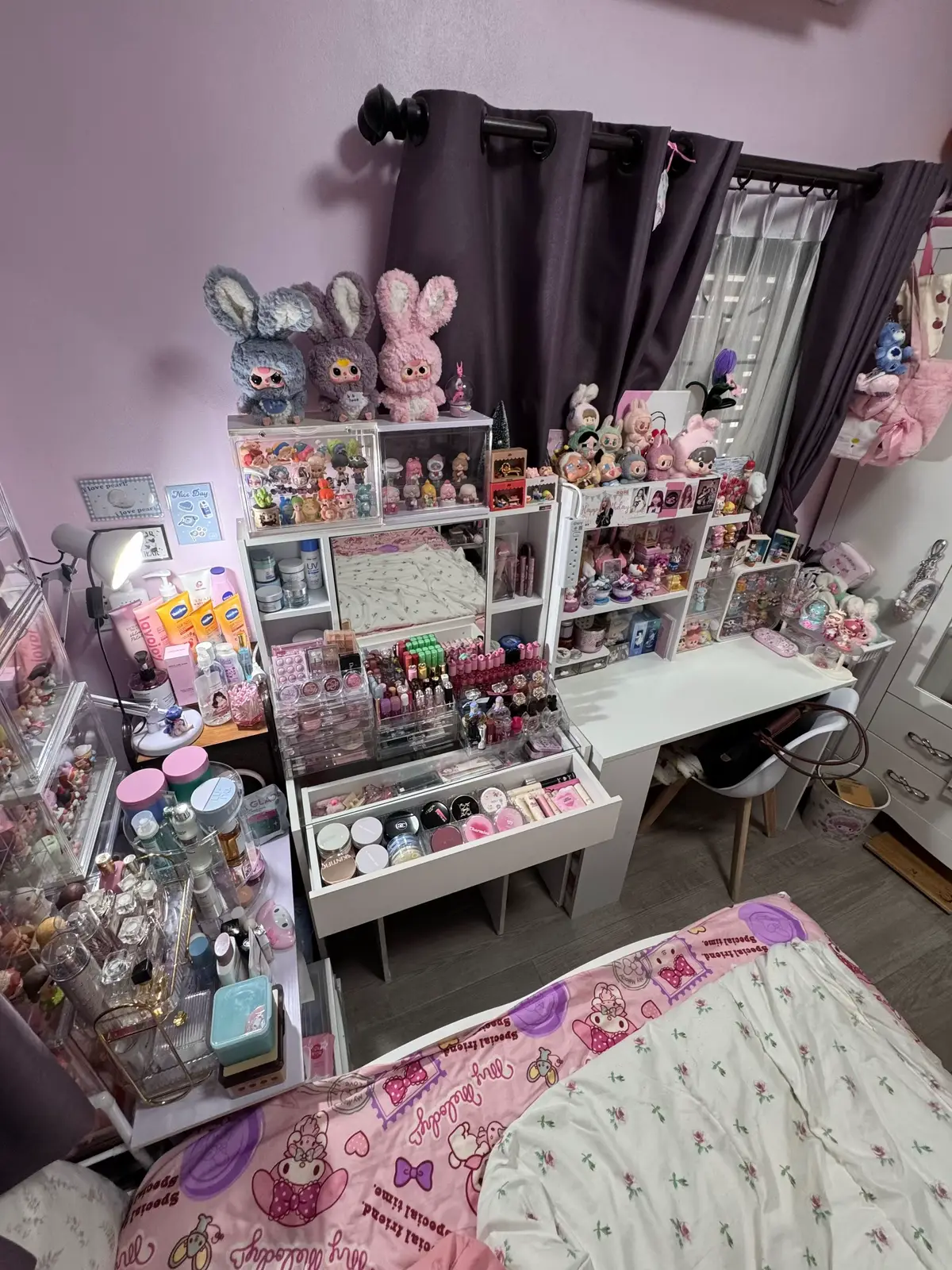😻🫟✨ #tiktok #fyp #โต๊ะเครื่องแป้ง #โต๊ะเครื่องสําอาง #เครื่องสําอาง #makeup #lipstick #review #fypシ #fypシ゚viral #ฟีดดดシ #ฟีด #ดันขึ้นฟีดที #น้ําหอม #รีวิวบิวตี้ #tiktok #บอกต่อ #ป้ายยา #skincare 