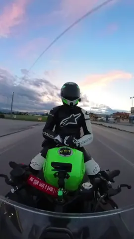 I love this vibes💚😁  #kawasakininja #ninja400 #agvhelmet #alpinestars #biker #ridesafe #perte #foryou #insta360x3 #perteeee 