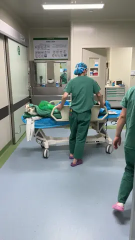 The nurse pushes the patient out of the operating room#doctor #hospital