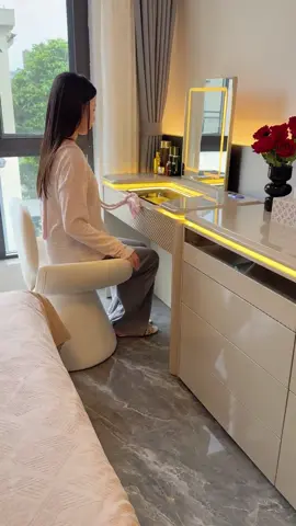 Mua nhà tốn kém như vậy, không gian cuối giường không được lãng phí! Đặt ở đó không chỉ có thể lưu trữ đồ đạc mà còn nâng cao đẳng cấp. Nhìn thấy nó mỗi ngày sẽ khiến bạn cảm thấy tốt hơn ~ #bàn trang điểm #bàn trang điểm thông minh #ngăn kéo và bàn trang điểm trong một #thiết kế phòng ngủ
