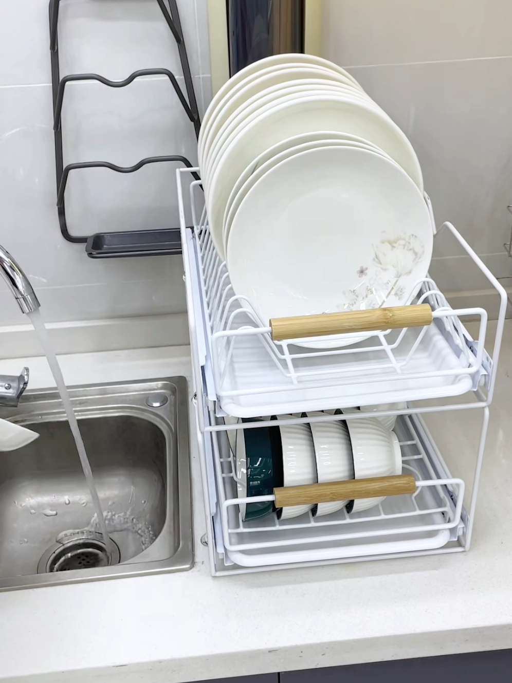 Unique home accessories and kitchen dish rack 😍😍#amazon #amazonfinds #kitchen #kitchenhacks #kitchenrack #kitchenware #storage #storageware #storagehacks #storagerack #rack #dish #dishrack #tiktok 