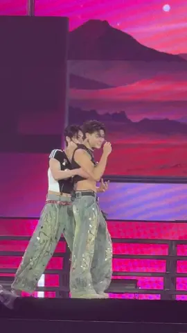 joong dunk crop top😍😍😍 #LOLFanFest2025D1 #LOLFanFest2025 #joongdunkisreal #dungjang #joongdunk #joongdunkreallove🥑🐱 #joongdunk😍 #joongarchen #dunknatachai 