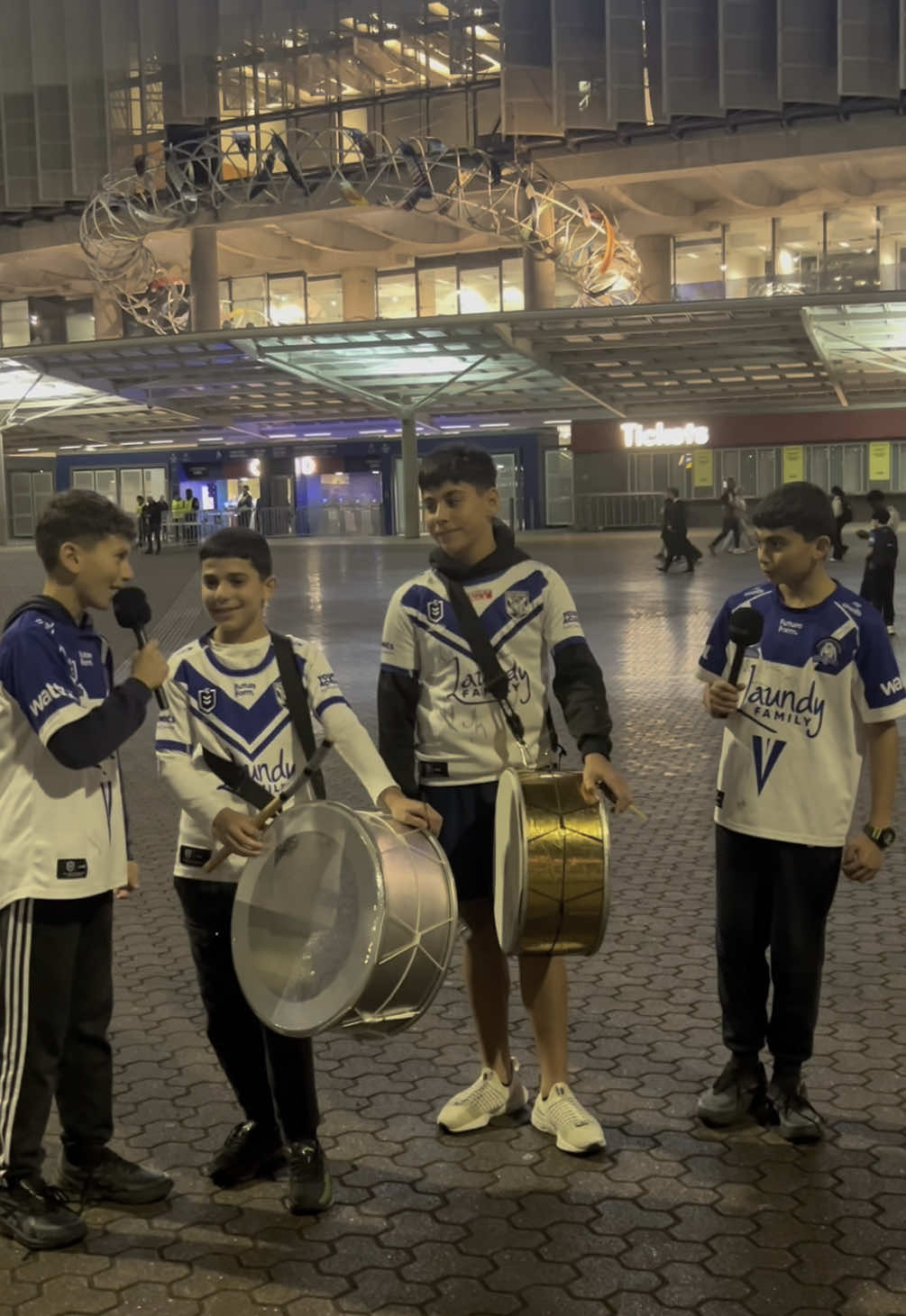 DOGS V’s ROOSTERS FANS…WE FEEL SORRY 😂💙🤍 . . #bulldogsoftiktok #nrlbulldogs #proudtobeabulldog #doggies4life #doggiesoftiktok #nrl #nrledits #canterburybankstownbulldogs #nrlfyp #rugbyleague #bulldogsfans #nrltiktok #nrlfans #roosters #nrlroosters  