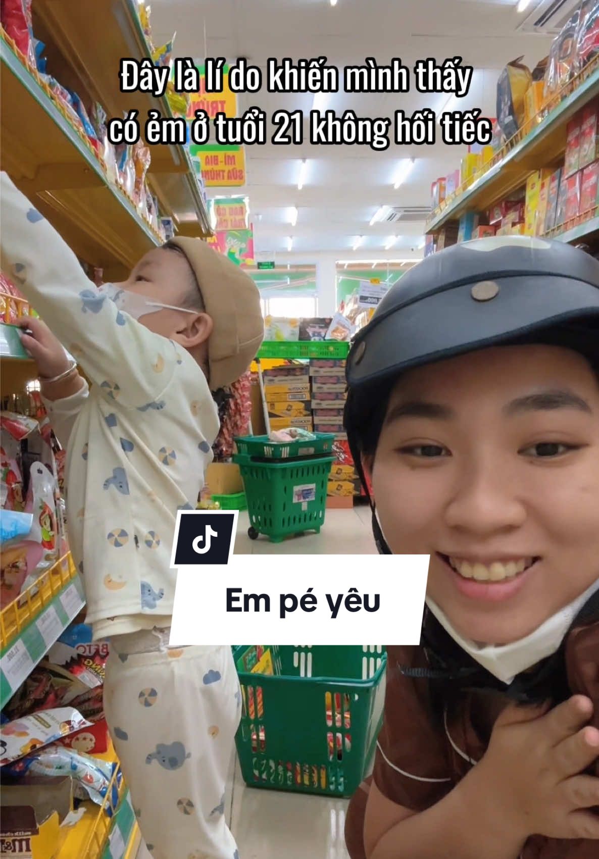 Một chiếc em bé hiểu chuyện dễ thương #binhmami #mevabe #conyeu 