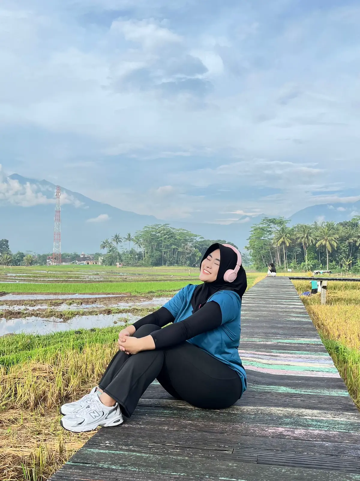 kalo kaya gini kamu milih mandangin alamnya atau orangnya? ehh