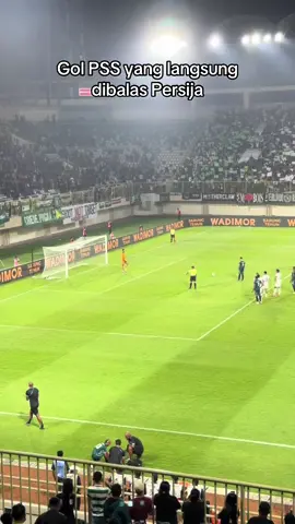 Gol PSS yang langsung dibalas Persija. Fans PSS merayakan dengan luar biasa gol Gustavo Tocantins dari titik penalti. Sayangnya Andrade membalas dengan gol indah kaki kiri. #pss #psspersija #pssvspersija #psssleman #jogja #maguwoharjo #koreobcs #bcs #bcsxpsssleman #golpss 