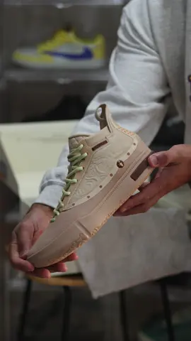 @361sport_official and the Joker keep on delivering with the bangers 🃏 Here is a quick unboxing of the @361sport_official x Nikola Jokic Joker 1 GT ‘Capybara’ Are these a cop, or a drop❓ They’re available now! Hit the link in my bio and use code MERCURIAL for a sweet discount 👌🏽 #sneakerunboxing #basketball #nikolajokic #hoopshoes #hoopkicks #basketball #361sports #sneakers #sneakerhead #sneakerwall #kicks #kickstagram #sneakeraddict #sneakercollector #sneakergram #nicekicks #kicksonfire #wearyourkicks #solecollector #sneakerholics