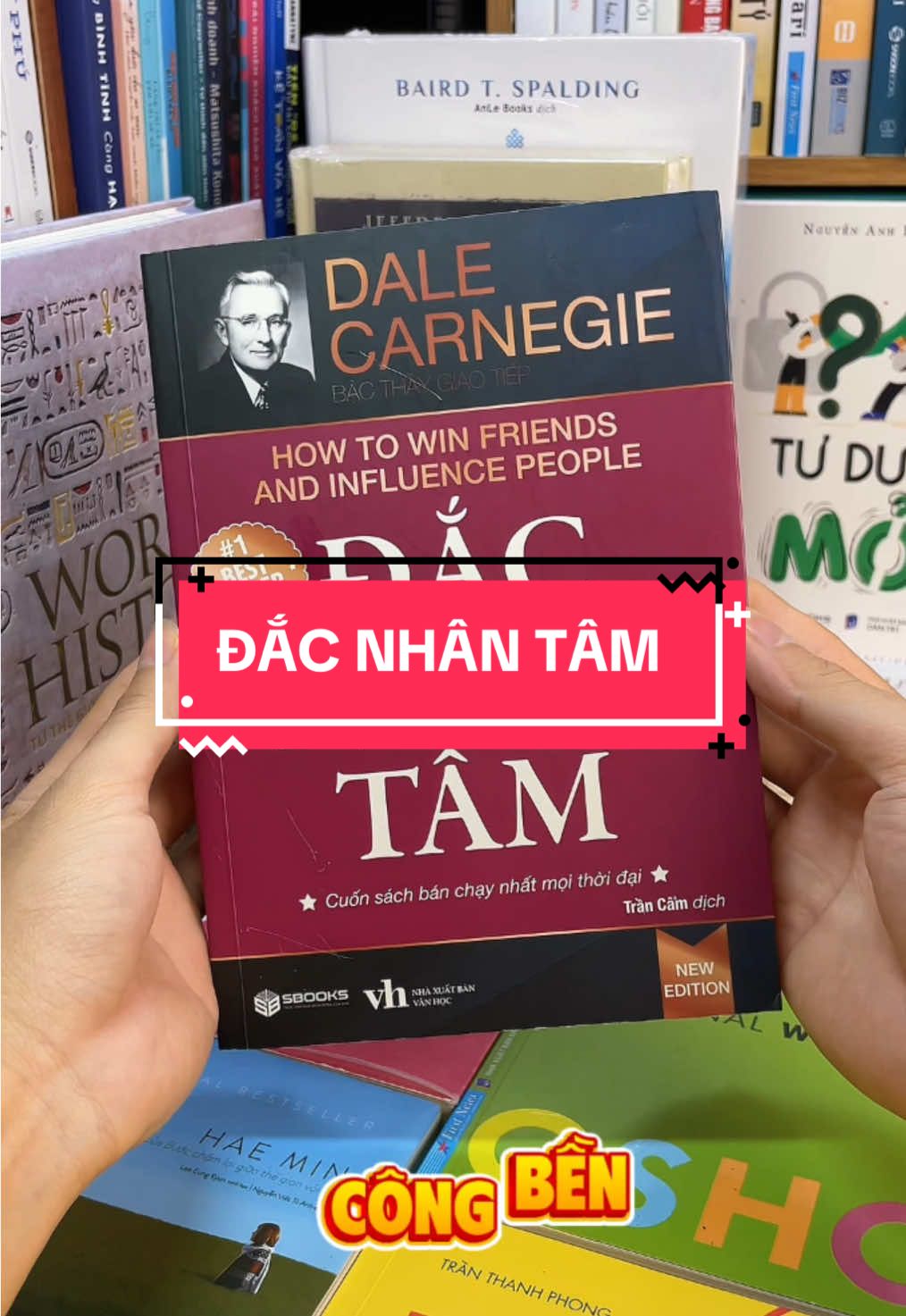 Đắc Nhân Tâm – Bí quyết vàng để chạm đến trái tim và thành công bền vững! Bạn thấy mình giao tiếp chưa khéo, thường xuyên khó kết nối với người khác, hay mất điểm trong công việc và các mối quan hệ? Đừng lo – Đắc Nhân Tâm chính là cuốn sách giúp bạn chuyển hóa giao tiếp thành nghệ thuật chinh phục lòng người. Không chỉ dạy cách nói chuyện hay, cuốn sách kinh điển này còn giúp bạn: * Biết cách lắng nghe và tạo thiện cảm thật sự * Nắm vững nguyên tắc ứng xử thông minh trong mọi tình huống * Xây dựng mối quan hệ bền chặt, sâu sắc và đáng tin cậy * Tạo đòn bẩy cho sự nghiệp, tình cảm và cuộc sống viên mãn hơn Đắc Nhân Tâm không chỉ là sách – mà là chìa khóa thay đổi cuộc đời thông qua sức mạnh của sự thấu hiểu và tôn trọng. Bạn muốn được yêu mến, tin tưởng và thành công hơn mỗi ngày? Hãy bắt đầu từ cuốn sách này – đọc càng sớm, cuộc đời bạn càng thay đổi mạnh mẽ! #tiemsachbinhyen #BookTok #sachhay #sách #reading #dacnhantam 
