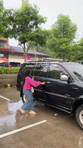 meskipun kemana mana nyetir sendiri, at least ada knalpot yg menemani kesendirianqu enih🫰🏻 #dieselpower #4u #isuzu_thailand 