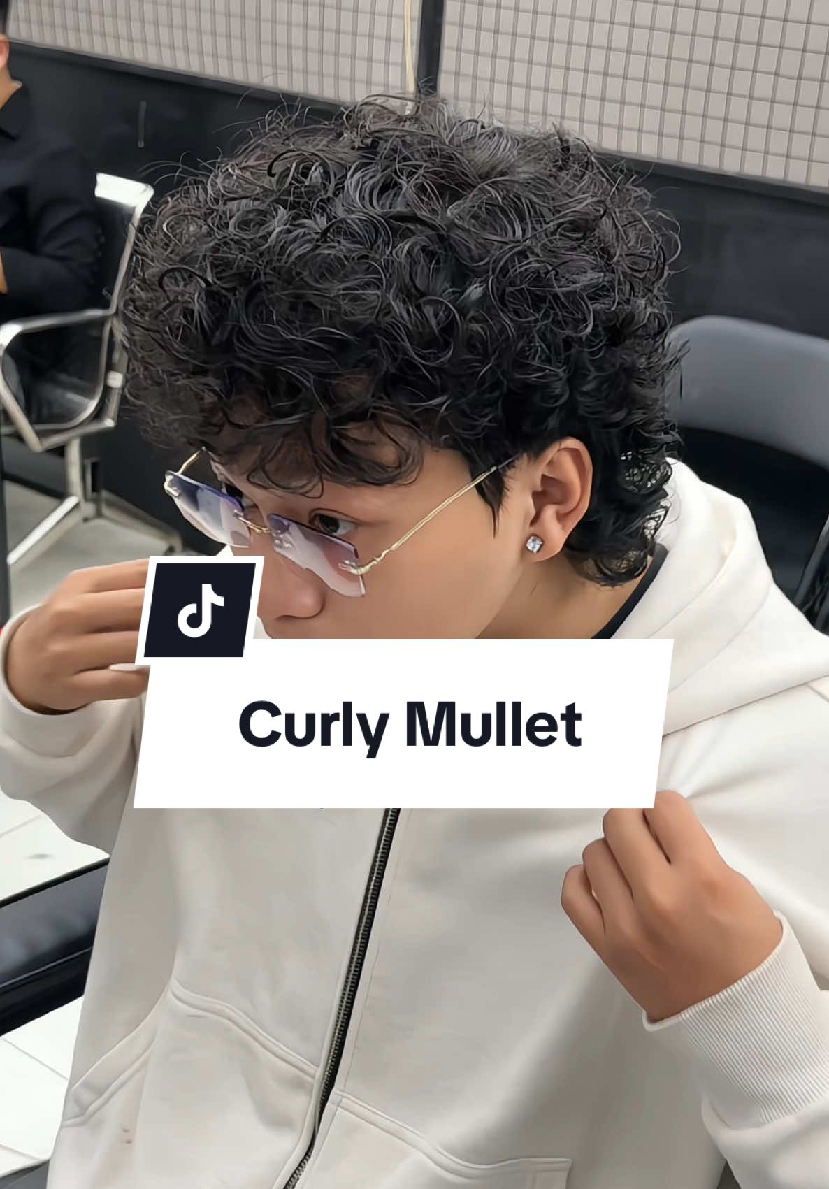 Sa..le 15% uốn nhuộm từ thứ 2 đến thứ 6 nhé ae #curlymullet #curlyhair #hairstyle #haircut #classybarberstudio #layerroi #xuhuong 