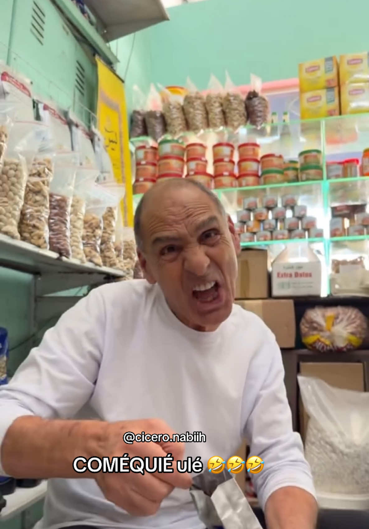 Ele não gosta 🤣  #vius #explore #vira #memestiktok #tik_tok #cafe #familia #tiktokviral #arabe 